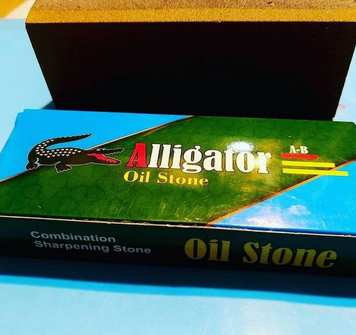سنگ نفتی چاقویی